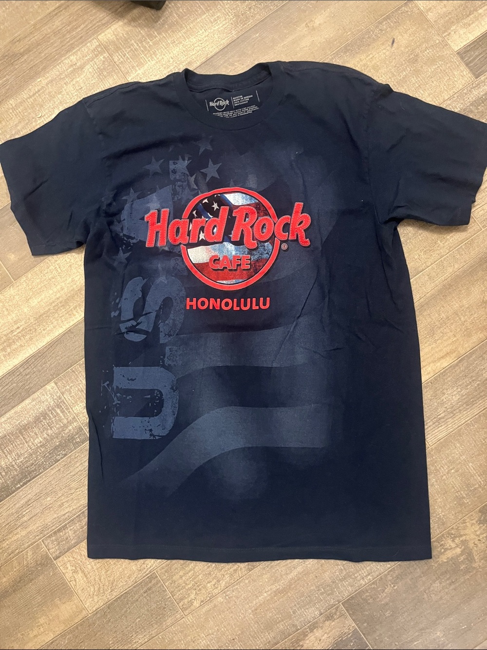 Hard Rock Cafe Navy and Red Honolulu Graphic Tee